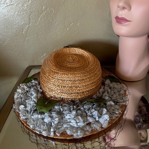 DELIGHTFUL 1940s\' GOLD COLORED STRAW FEDORA - BLUE FABRIC FLOWERS + BROWN VEIL main image 7